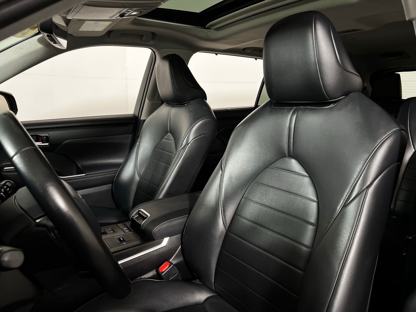 Thumbnail: 2021 Toyota Highlander - 13