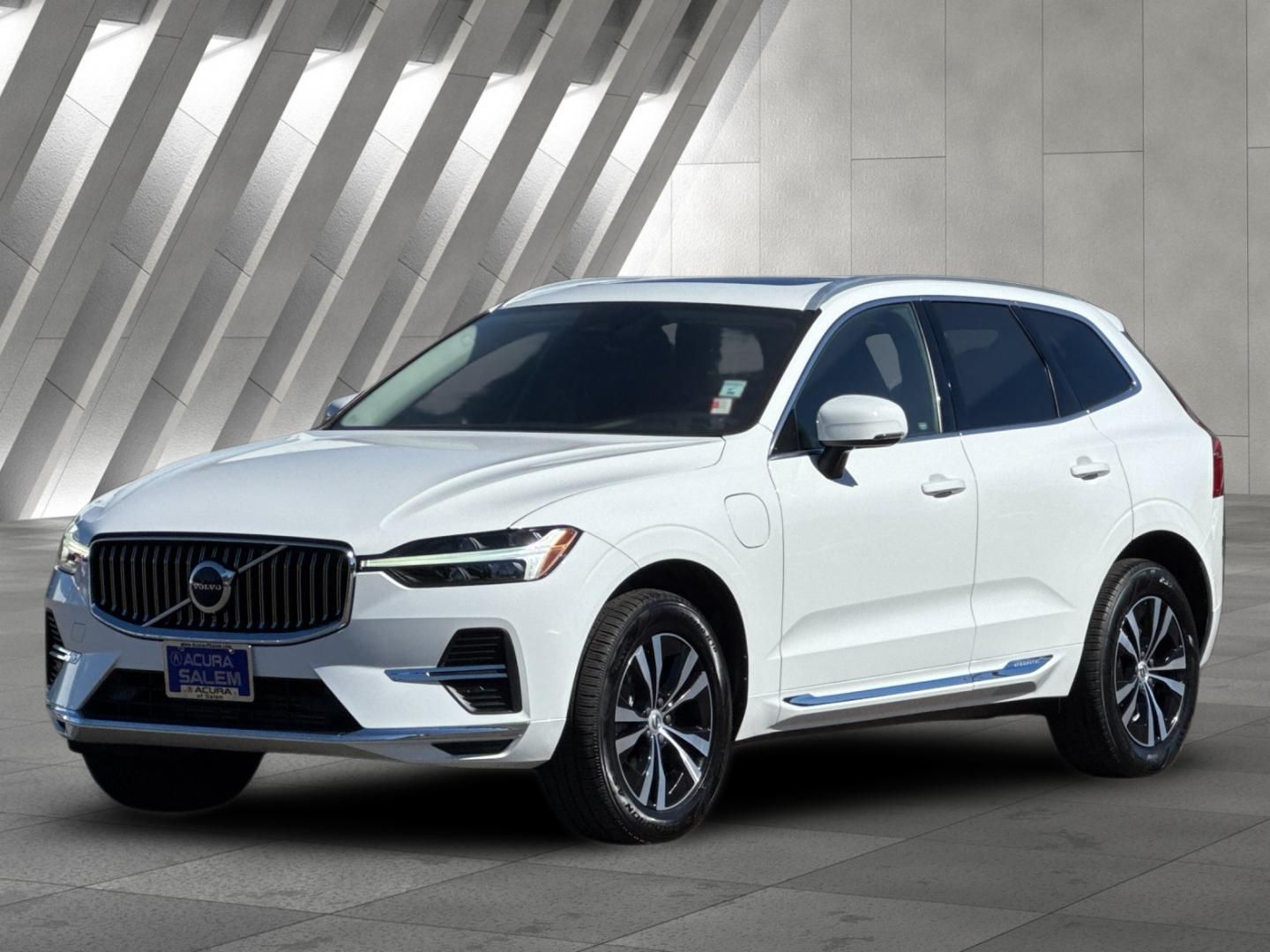 used 2022 Volvo XC60 Recharge Plug-In Hybrid car, priced at $31,998