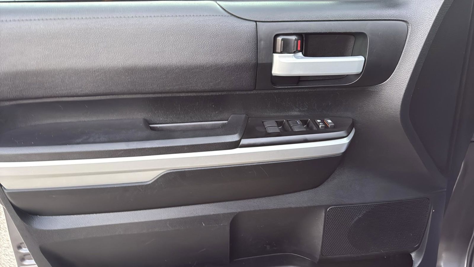 Used Car 2017 Toyota Tundra  Sr5 For Sale Under $30,000 In Austin, Texas