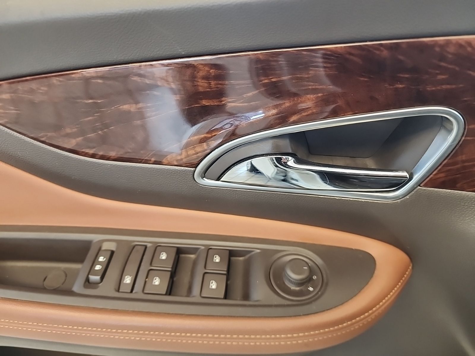 Used 2016 White Pearl Metallic Buick Premium image 23