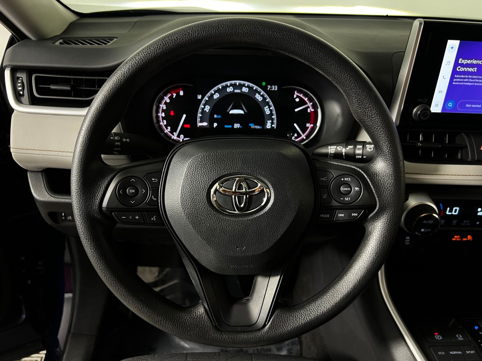 Thumbnail: 2025 Toyota RAV4 - 15