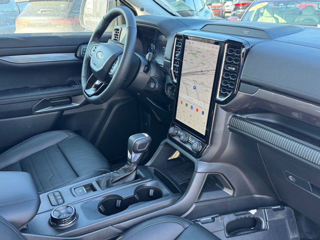 New 2025 Oxford White Ford Lariat image 9