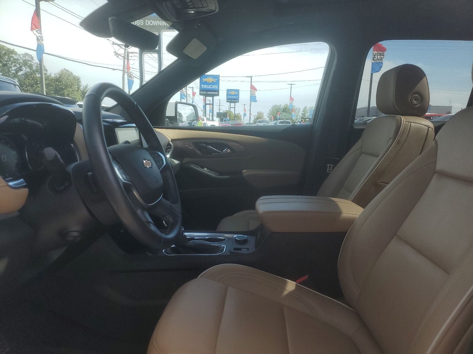 2023 Chevrolet Traverse Premier White at Royal Nissan
