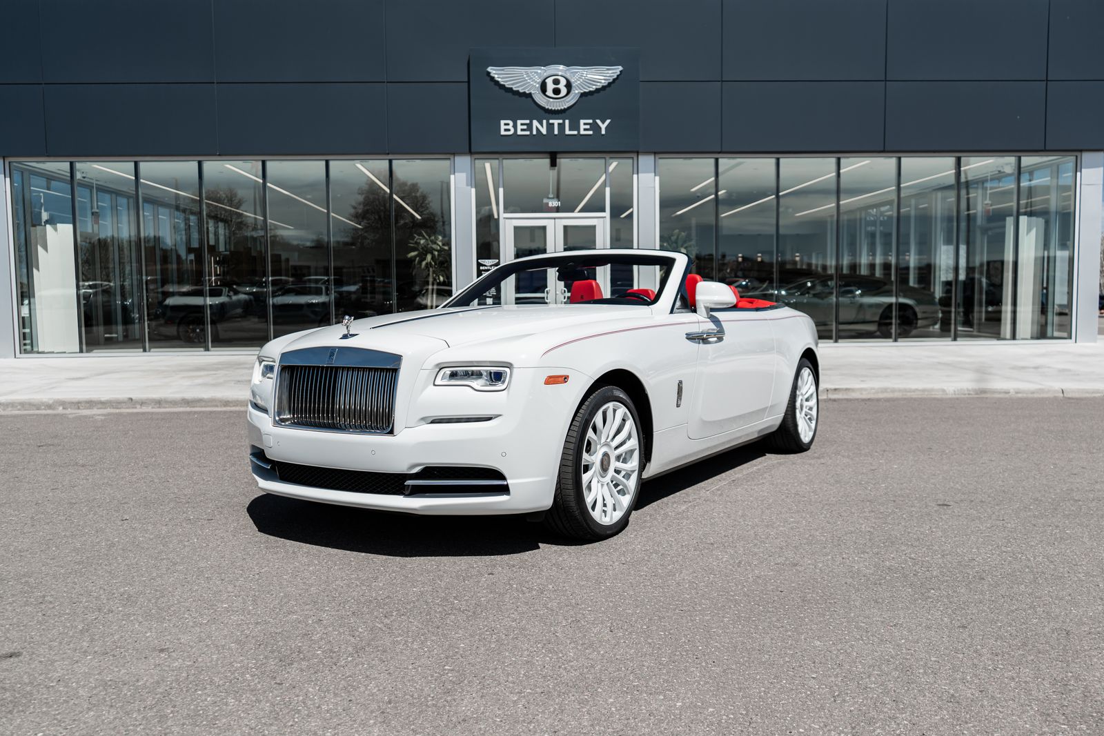 2018 Rolls-Royce Dawn -'s photo