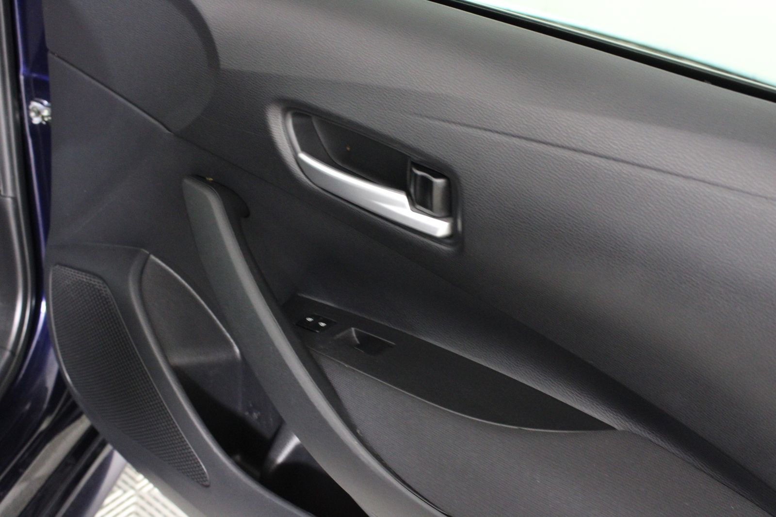 Used 2021  Toyota LE image 24