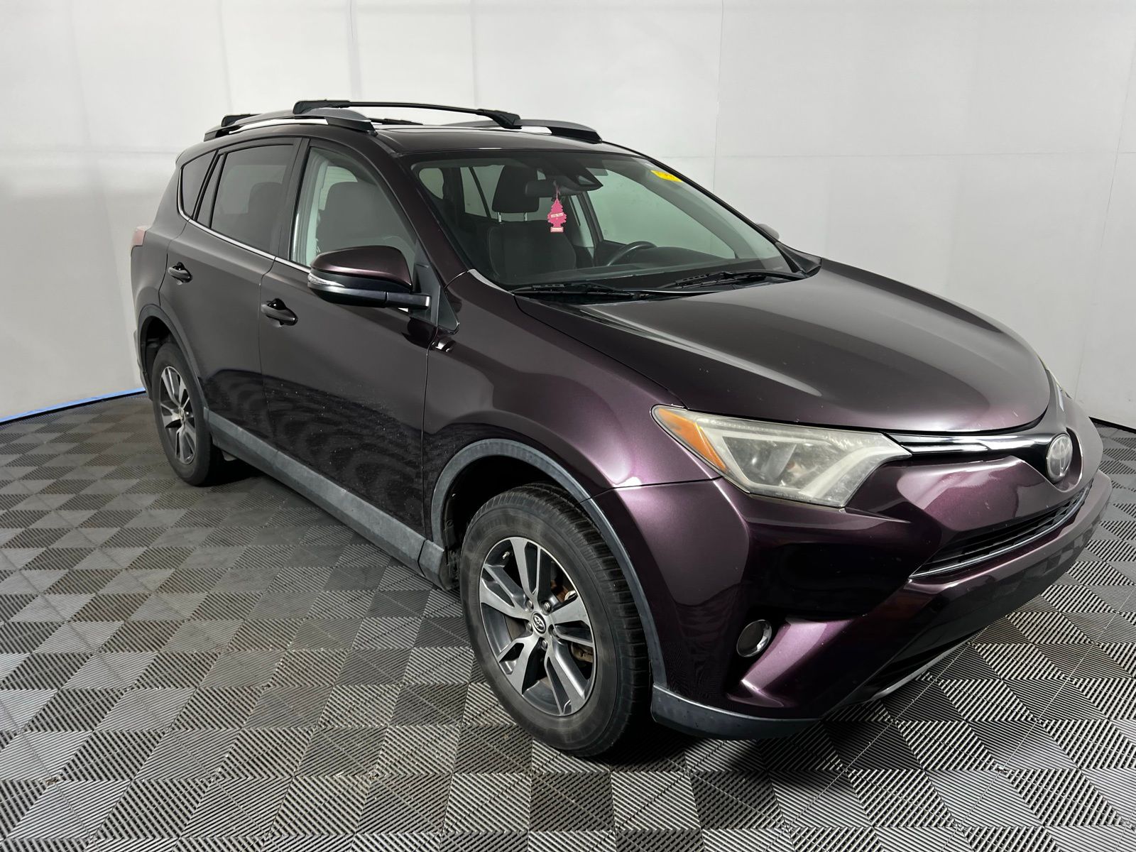 Thumbnail: 2017 Toyota RAV4 - 3