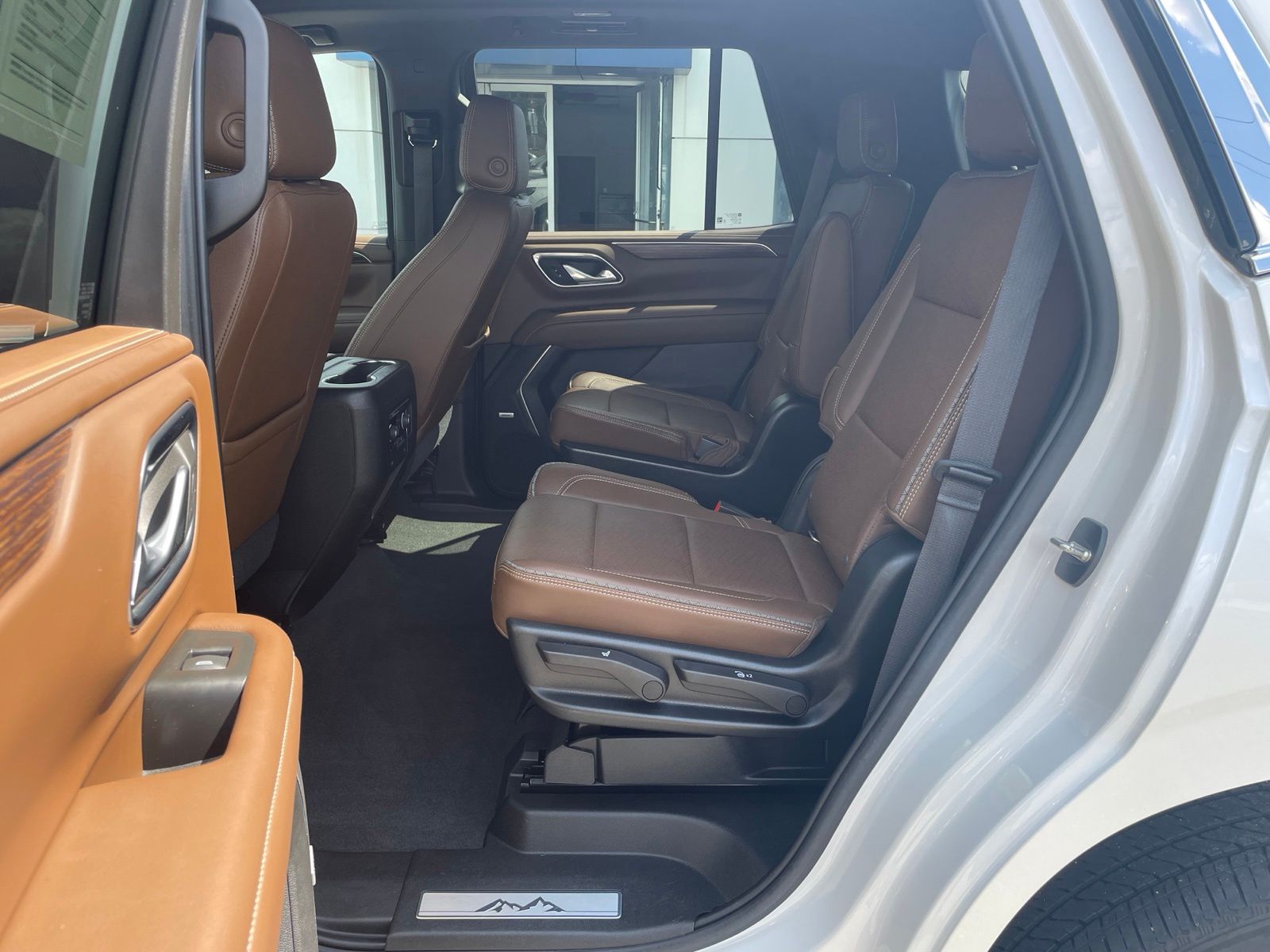 Used 2021 Pearl Chevrolet High Country image 7