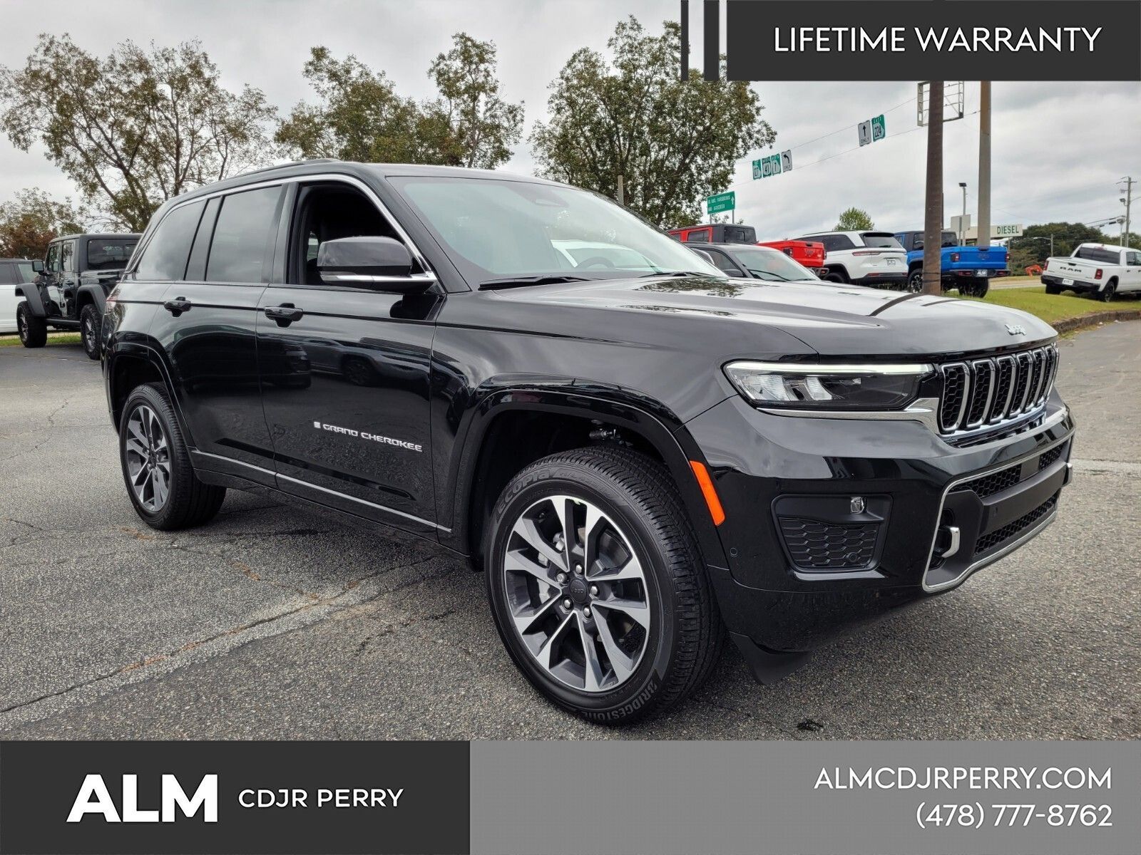 New 2025 Diamond Black Crystal Pearl-Coat Exterior Paint Jeep Overland image 20