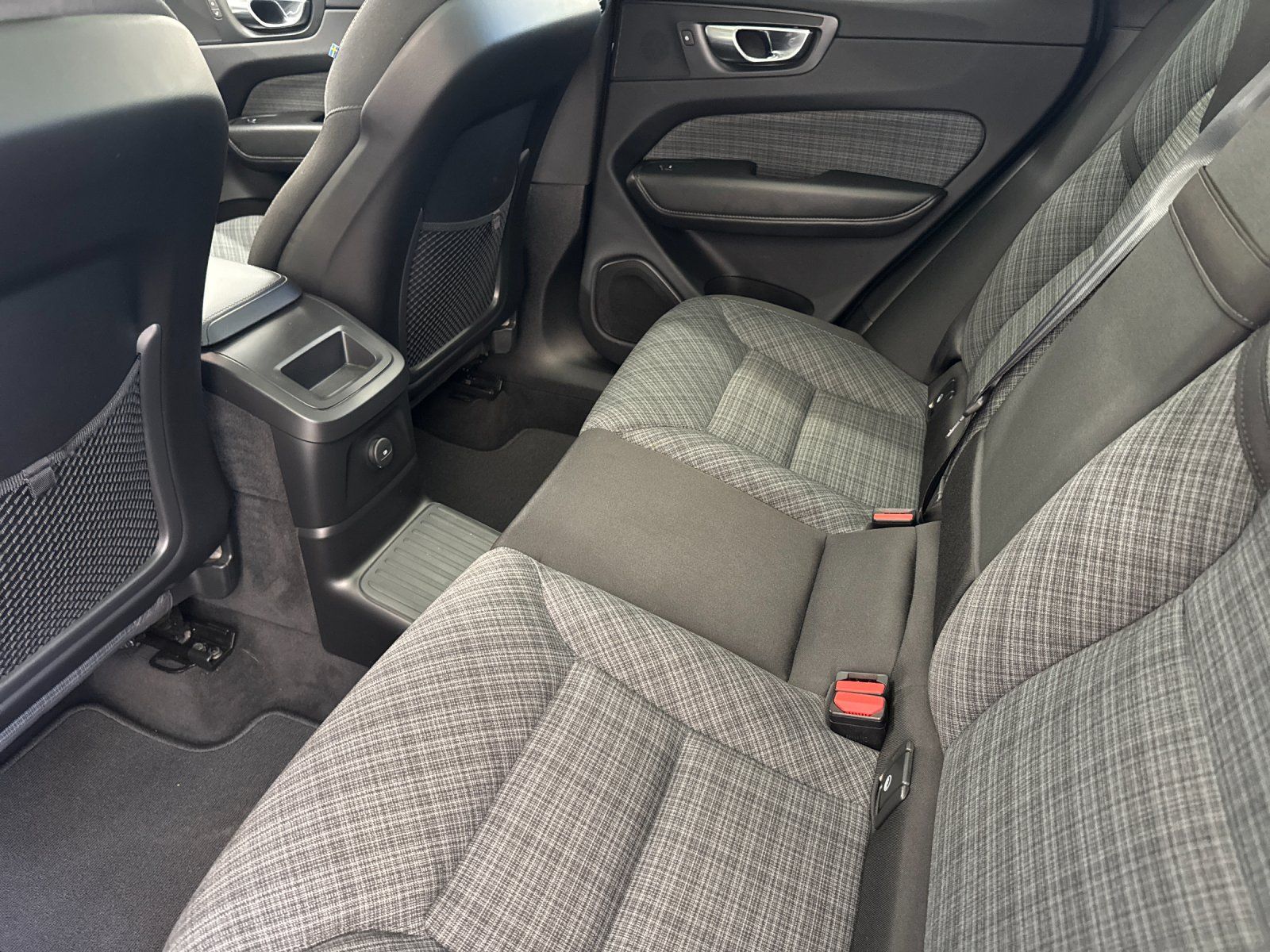 used 2022 Volvo XC60 Recharge Plug-In Hybrid car, priced at $31,998