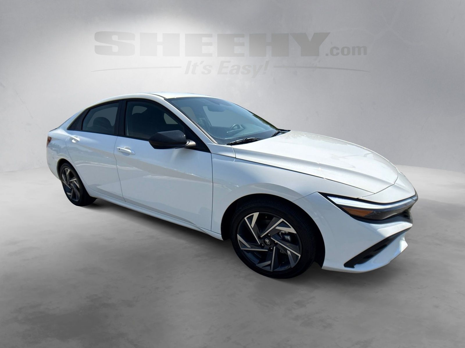 Used 2025 White Hyundai SEL Sport image 2