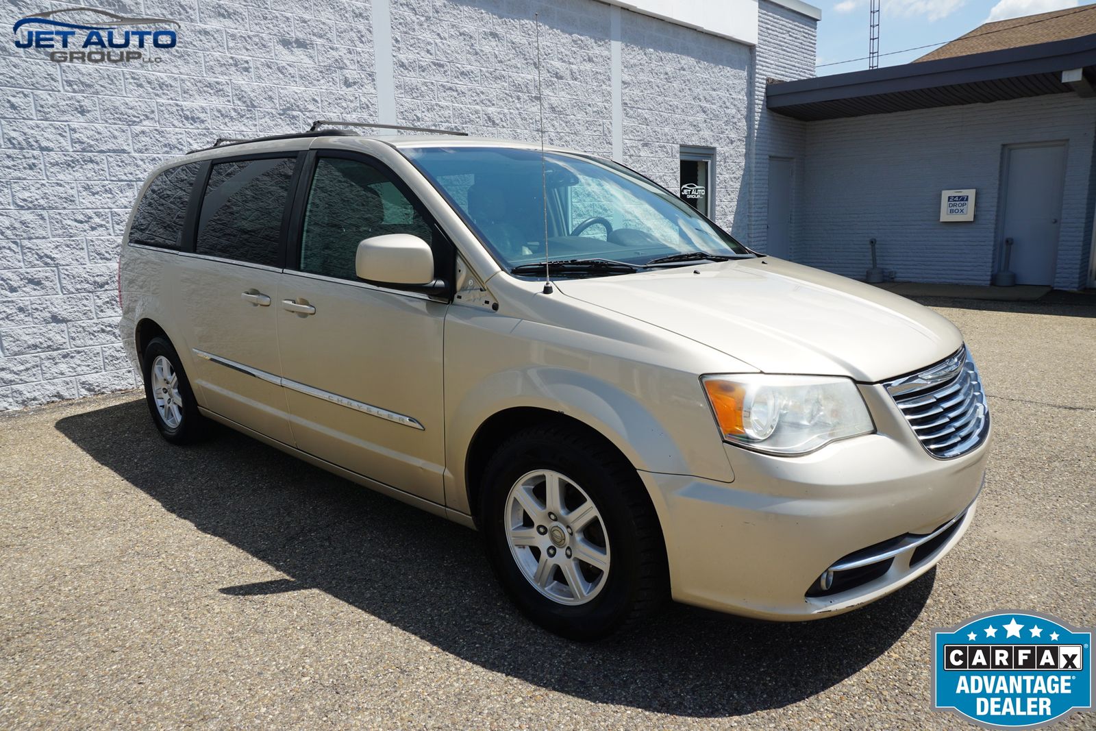 Cashmere Pearlcoat 2012 Chrysler Town & Country Touring FWD Minivan Front-Wheel Drive 6-Speed Automatic