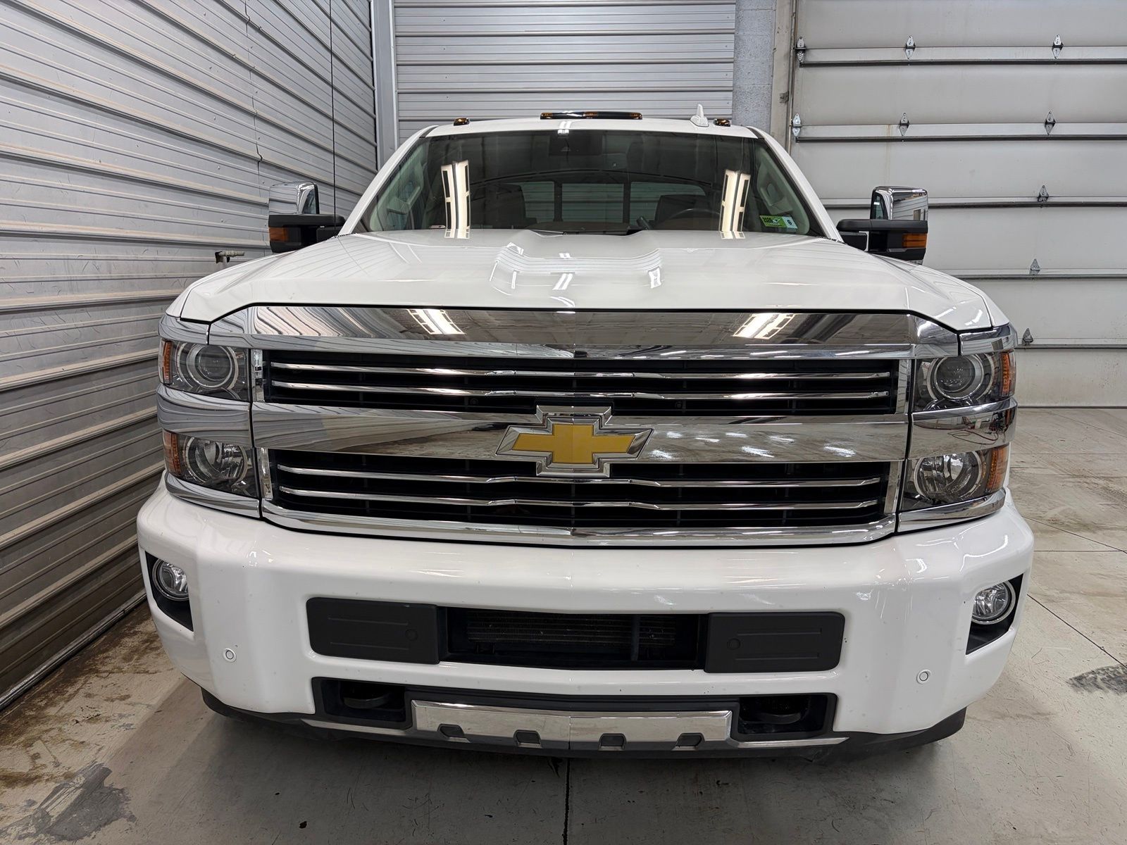 2015 Chevrolet Silverado 3500HD High Country - Image 2