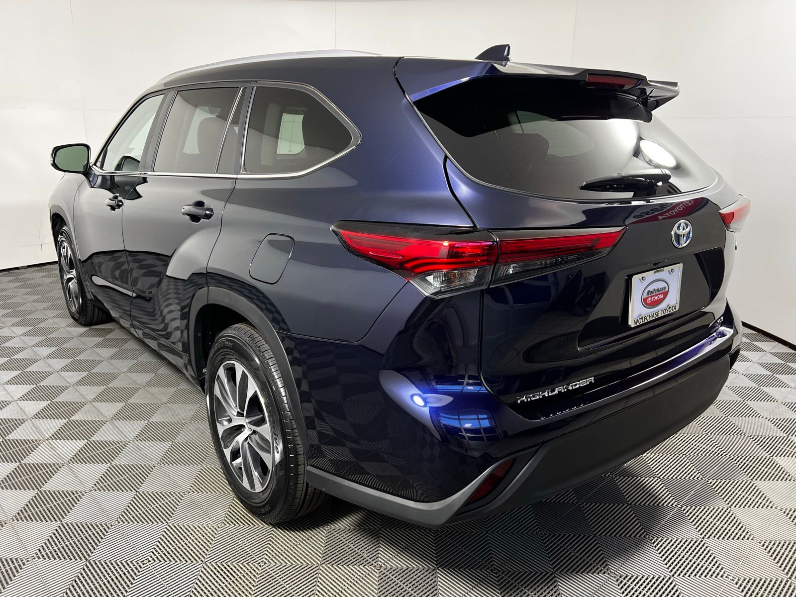 Thumbnail: 2023 Toyota Highlander - 7