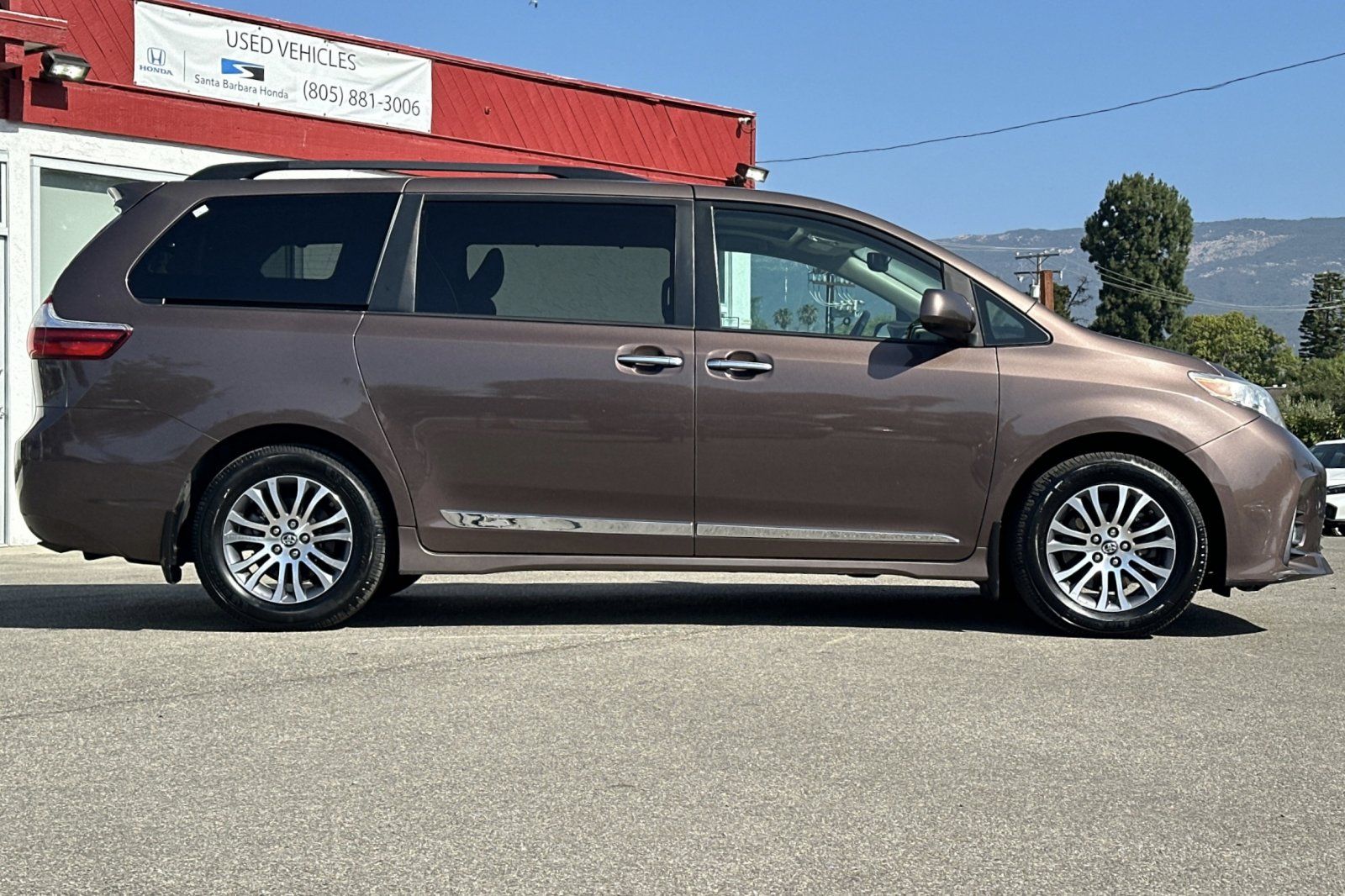 View vehicle photo 3