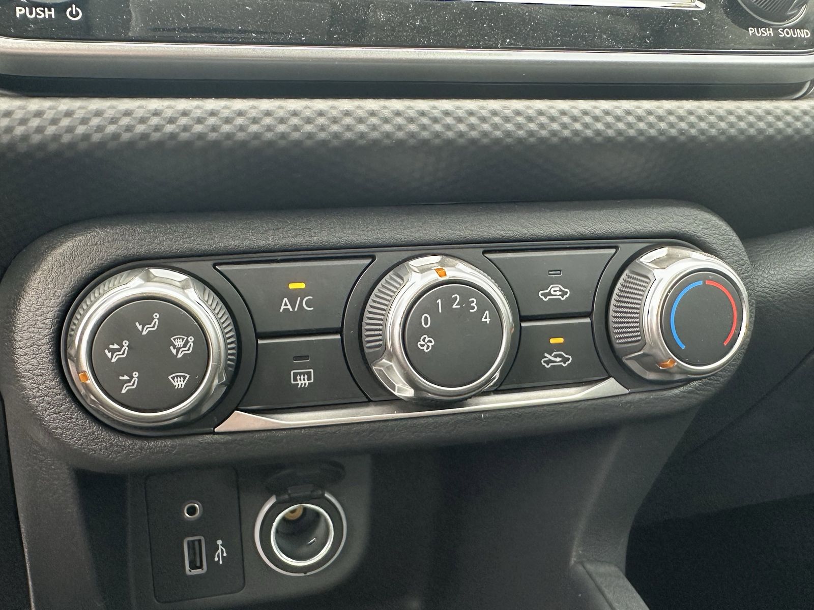 2025 Nissan Kicks Play S photo 6