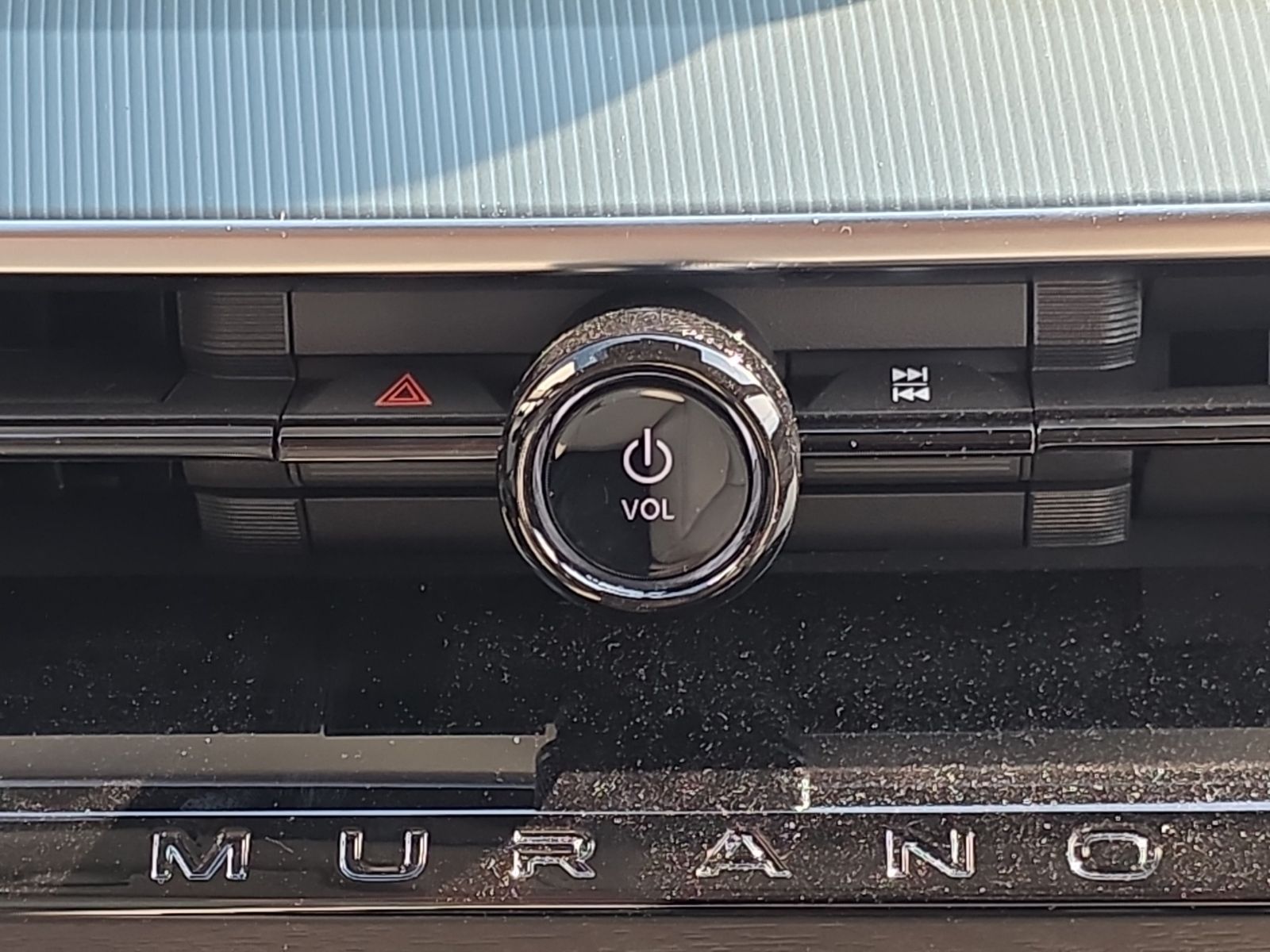 Used 2025 White Nissan SL image 27