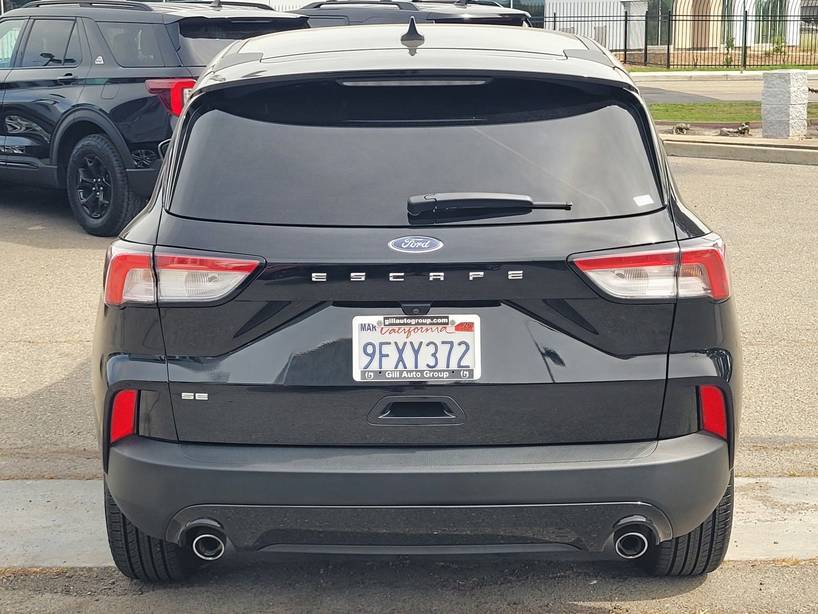 Used 2022 Black Ford SE image 5