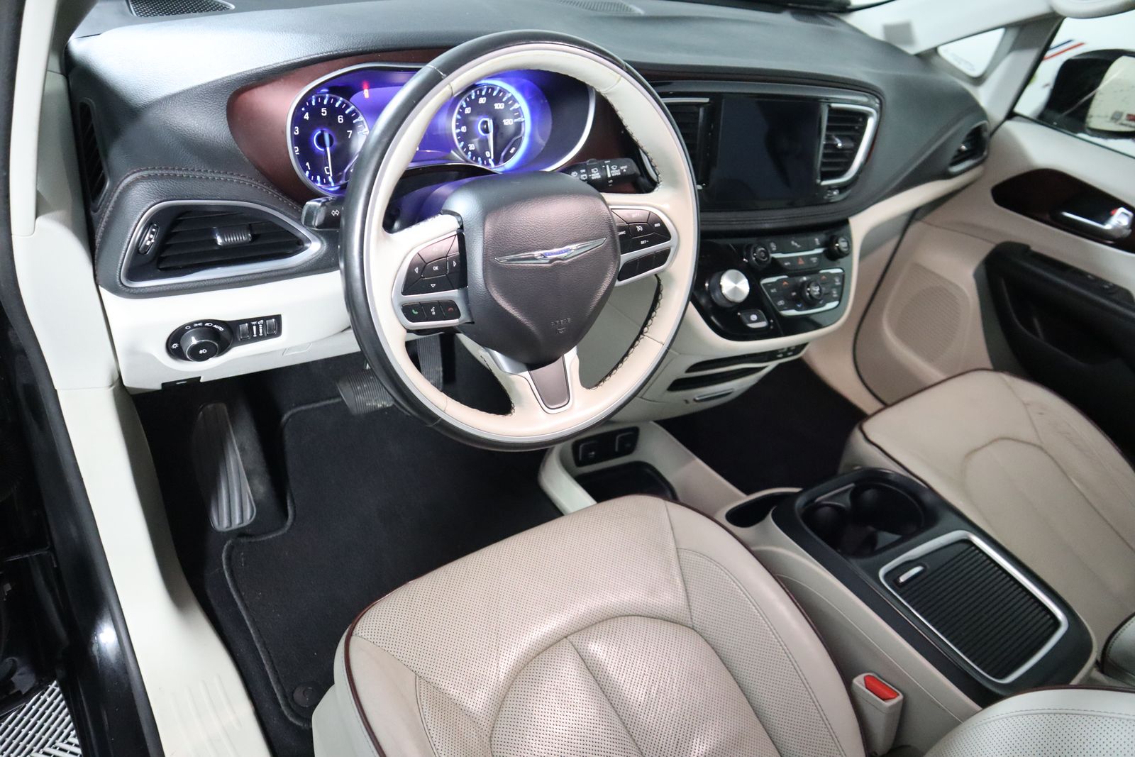 2020 Chrysler Pacifica Limited photo