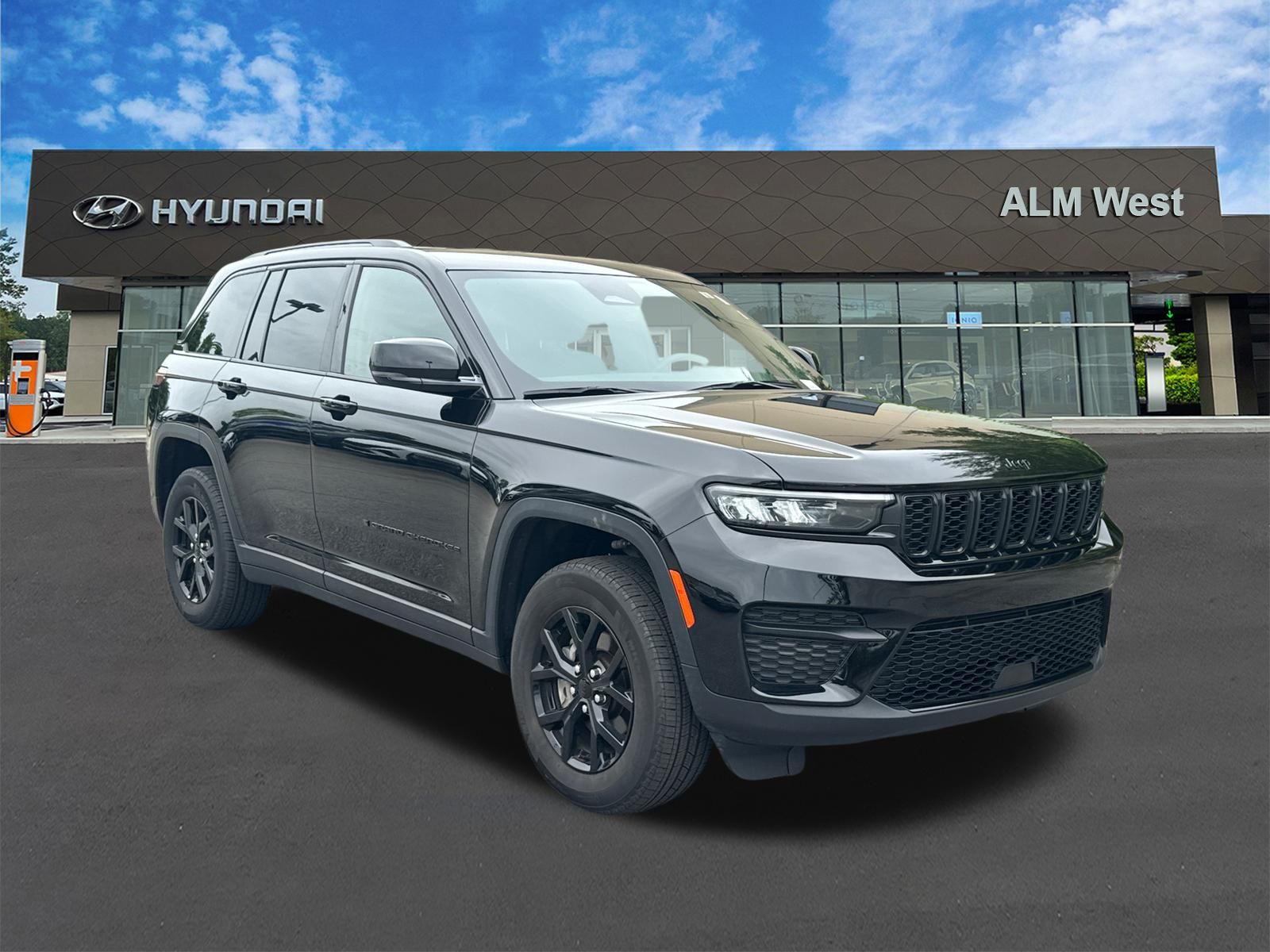 Used 2025 Black Jeep Altitude image 3