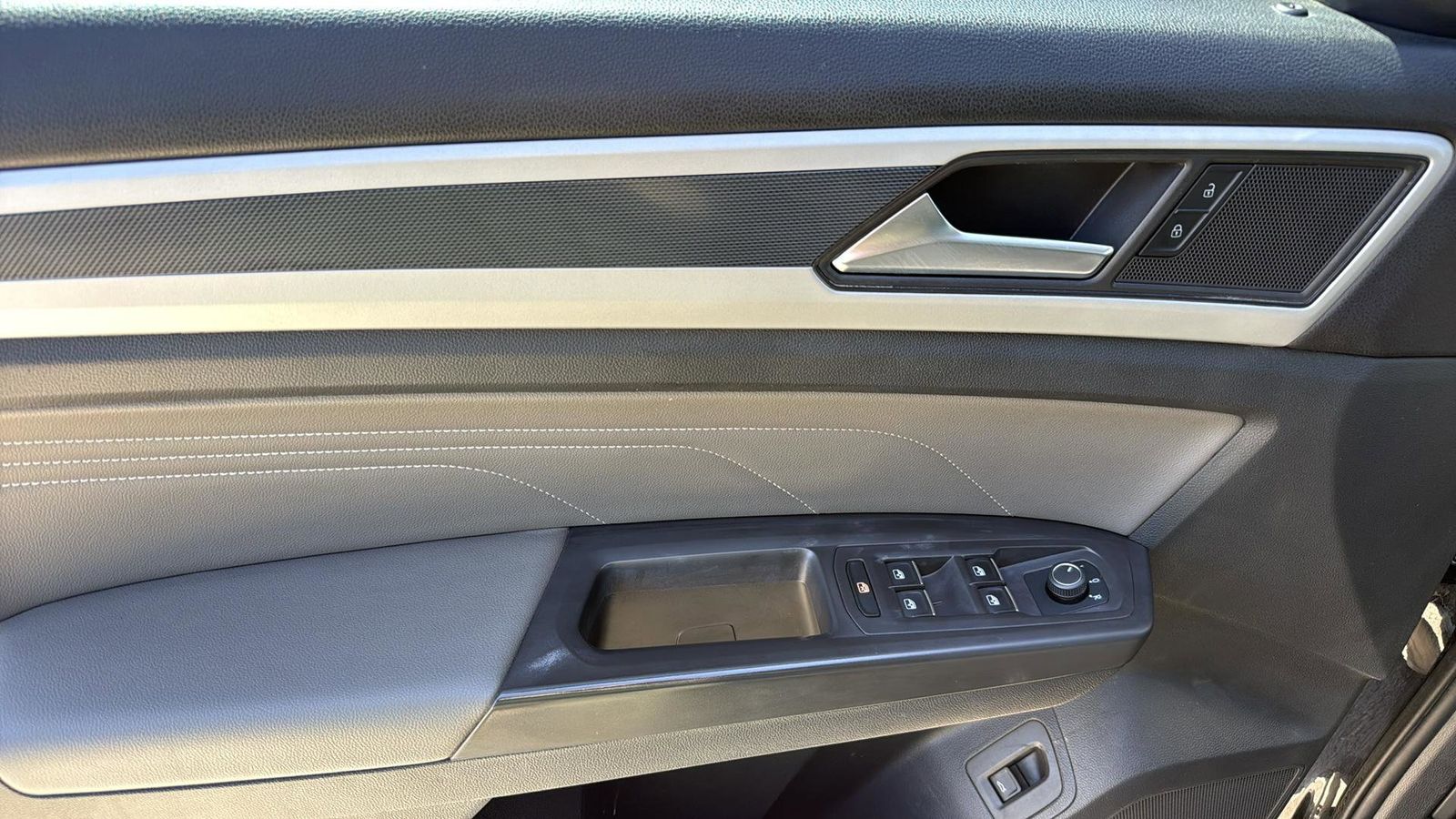 Used Car 2023 Volkswagen Atlas  3.6l V6 Sel R-line For Sale Under $35,000 In Austin, Texas