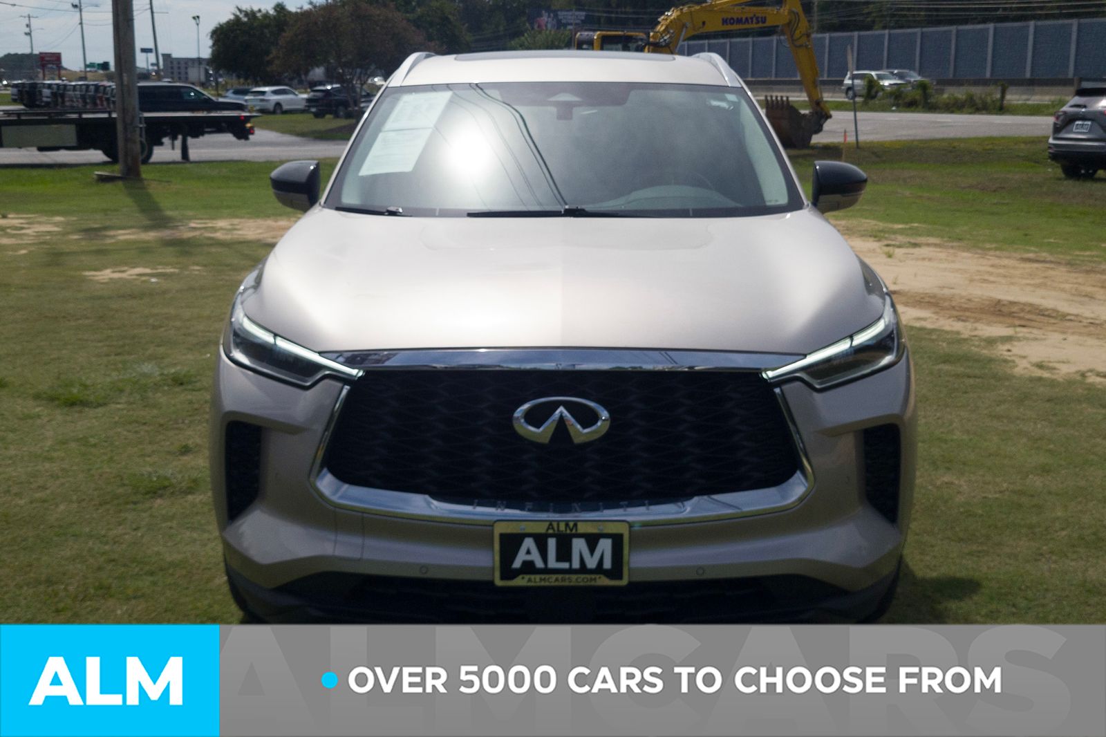 Used 2025  INFINITI LUXE image 2