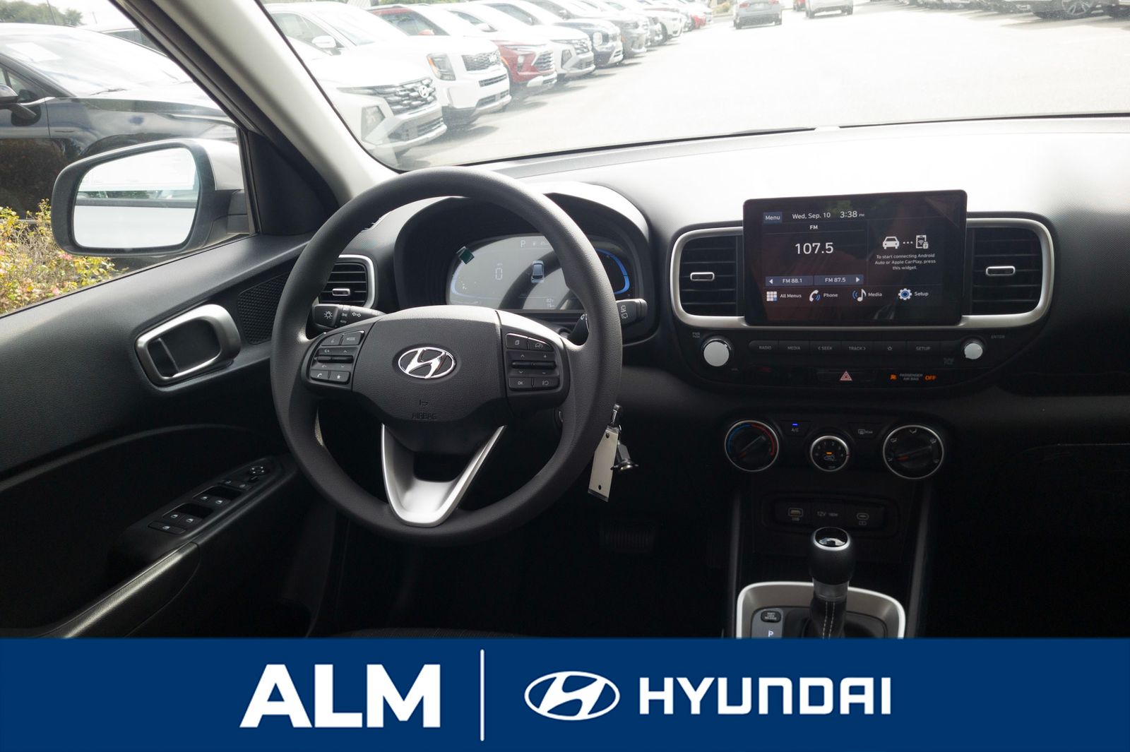 2025 Hyundai Venue SE photo 13