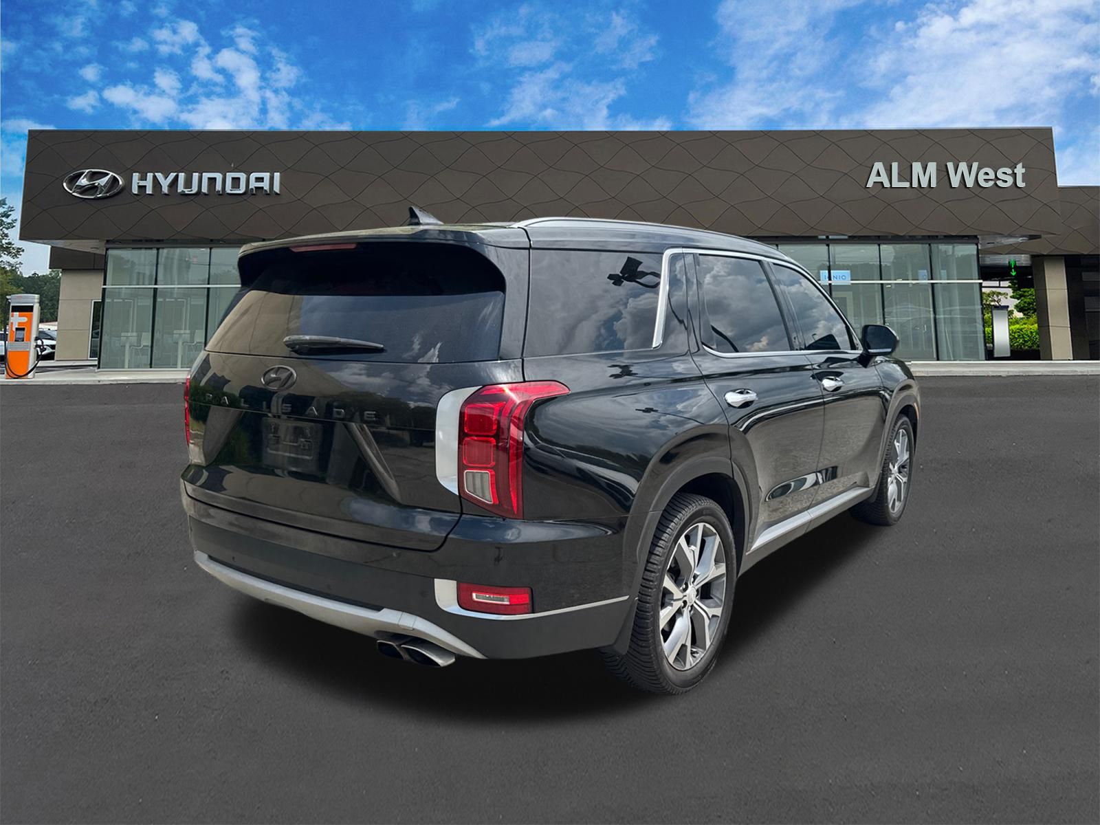 View vehicle photo 5