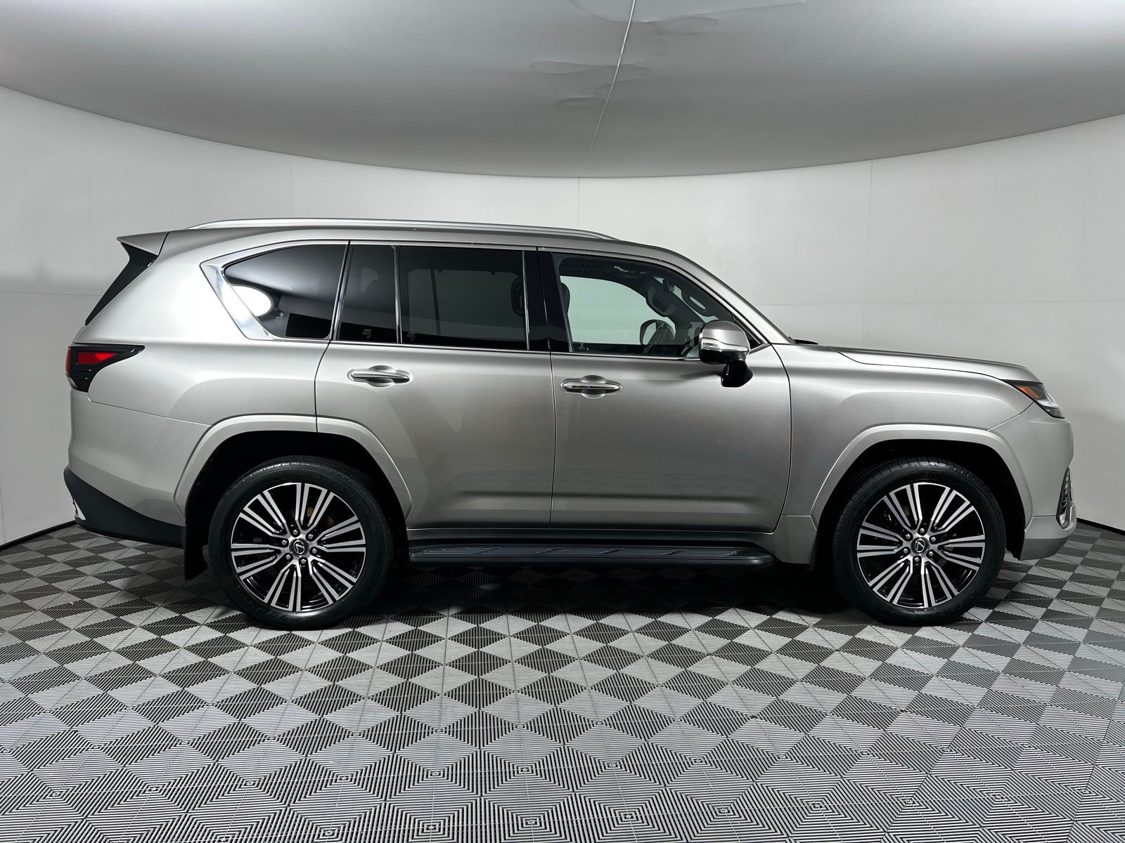 Thumbnail: 2024 Lexus LX - 4