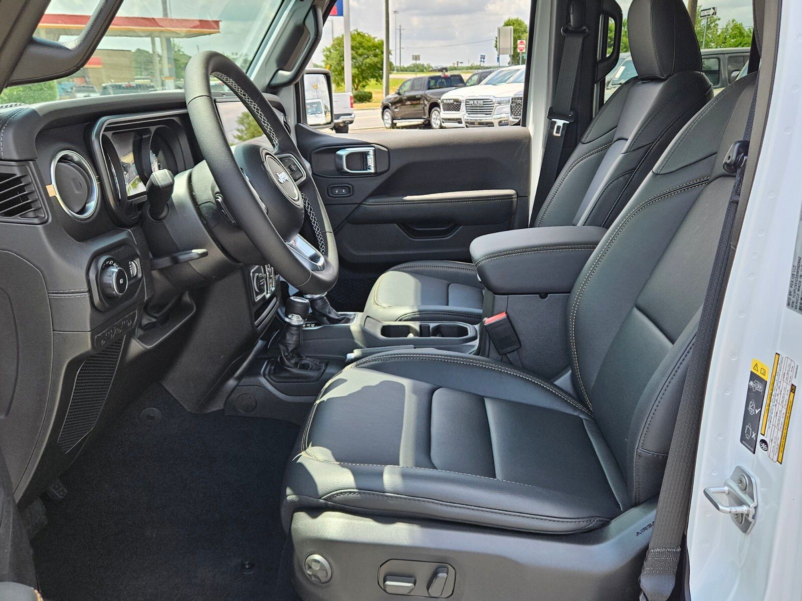 2025 Jeep Wrangler Sahara photo 3
