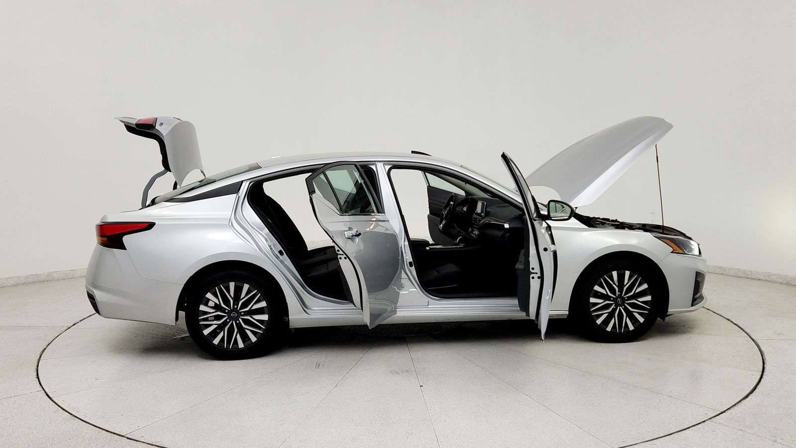 Used 2024 Silver Nissan 2.5 SV image 14