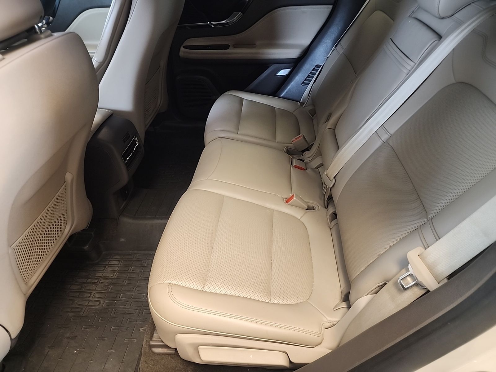 Used 2020 Ceramic Pearl Lincoln Standard image 6