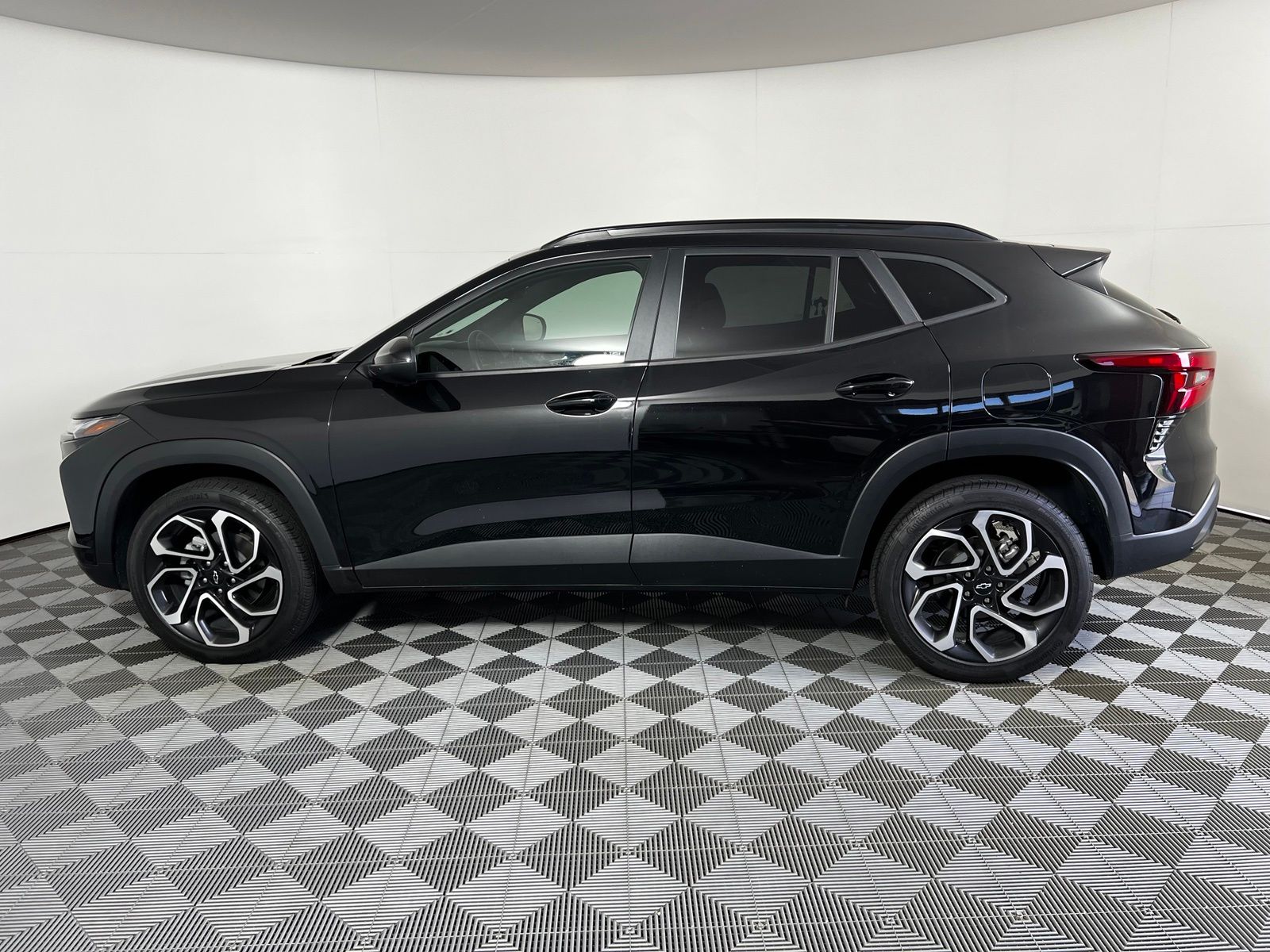 Thumbnail: 2024 Chevrolet Trax - 8