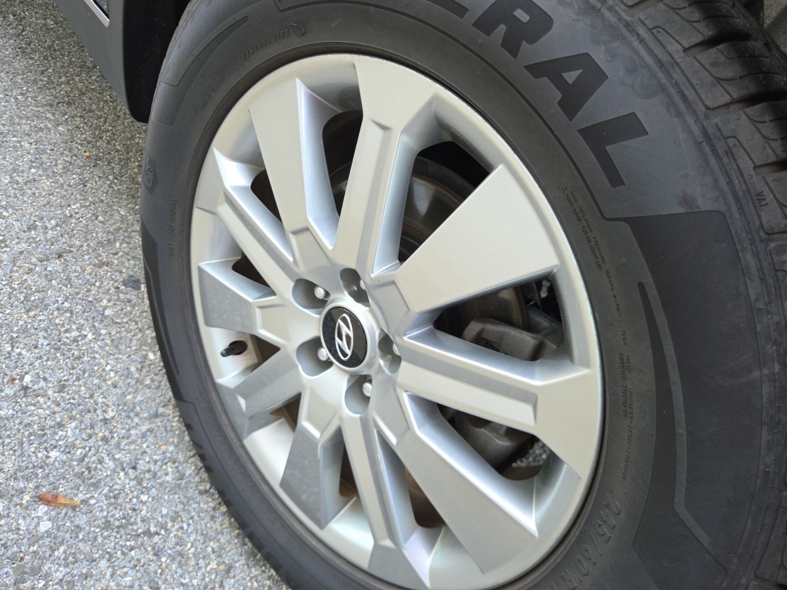Used 2024 Black Hyundai SEL image 31