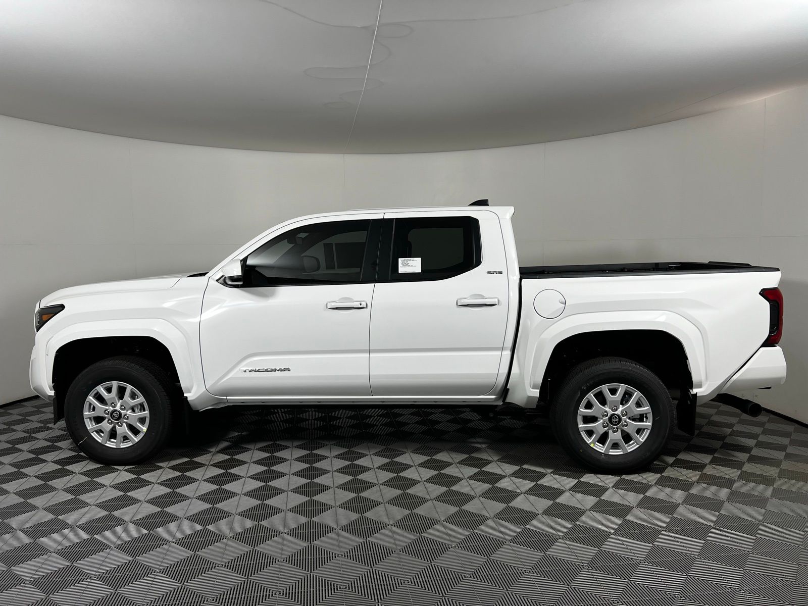 2025 Toyota Tacoma SR5 8
