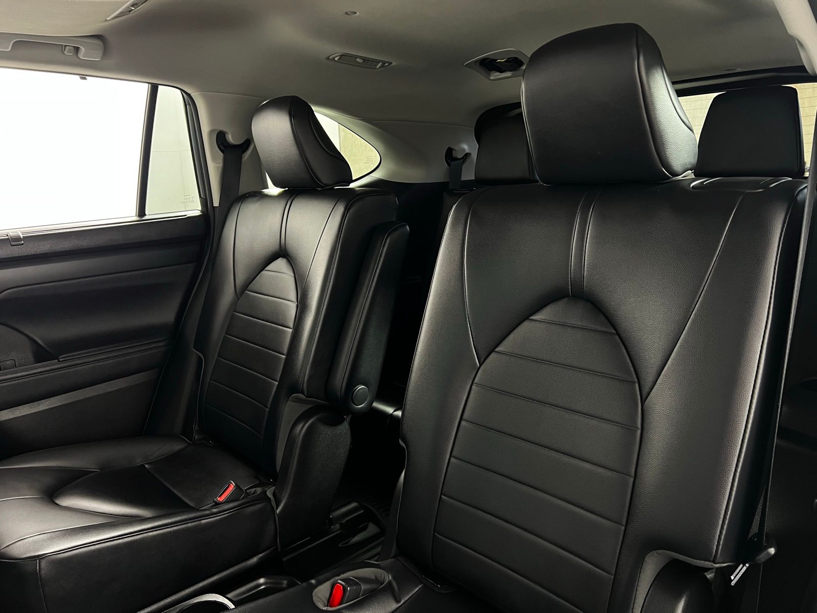 Thumbnail: 2023 Toyota Highlander - 24