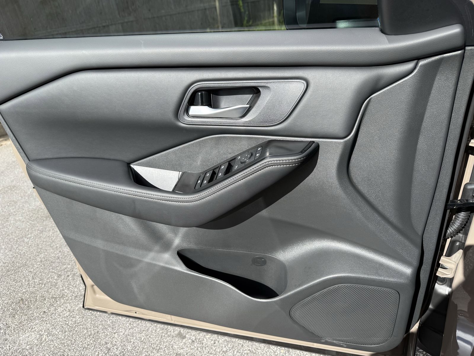 2025 Nissan Rogue SV photo 16