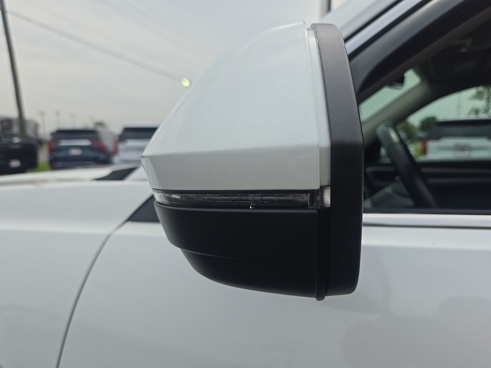 Used 2023  Volkswagen 3.6L V6 SEL Premium R-Line image 21