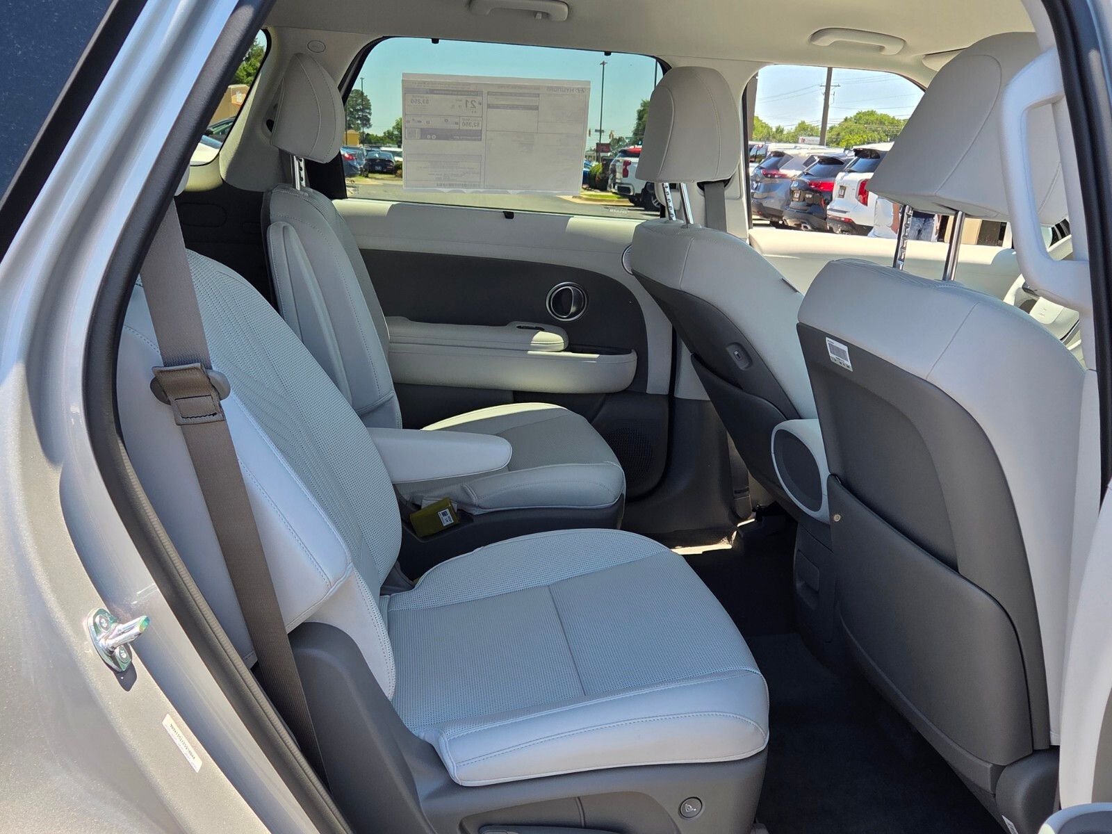 New 2026 Silver HYUNDAI SEL image 16