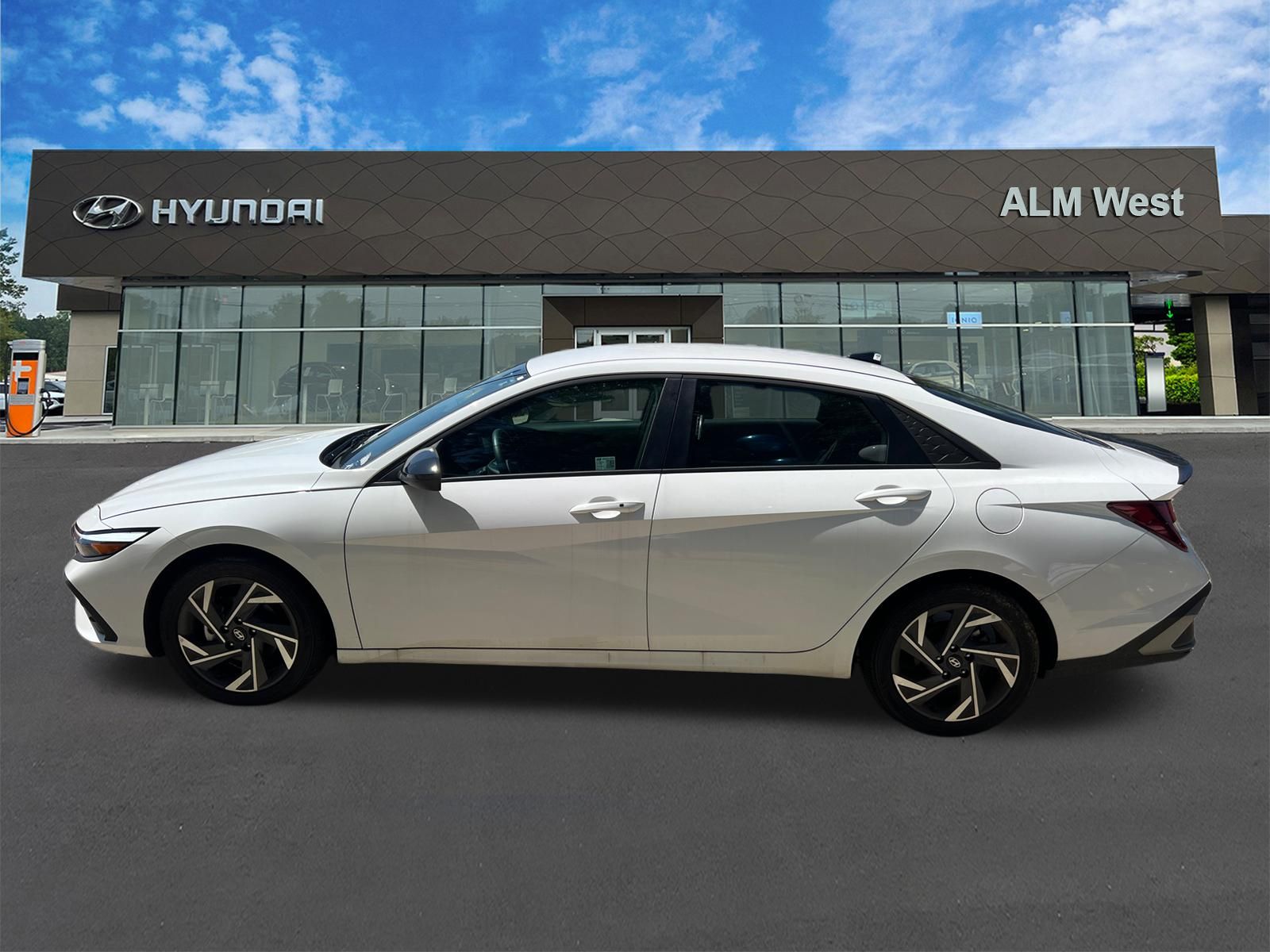 Used 2025 White Hyundai SEL Sport image 8