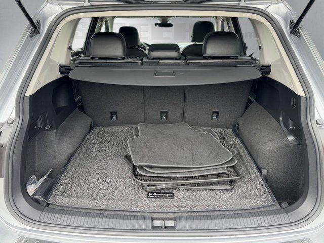 Used 2024 Silver Volkswagen 2.0T SE image 21