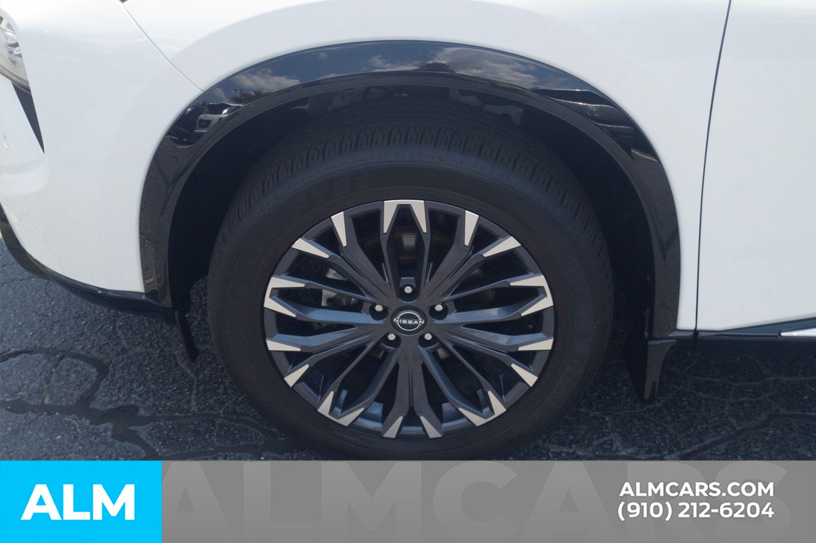 Used 2025 White Pearl Nissan Platinum image 14