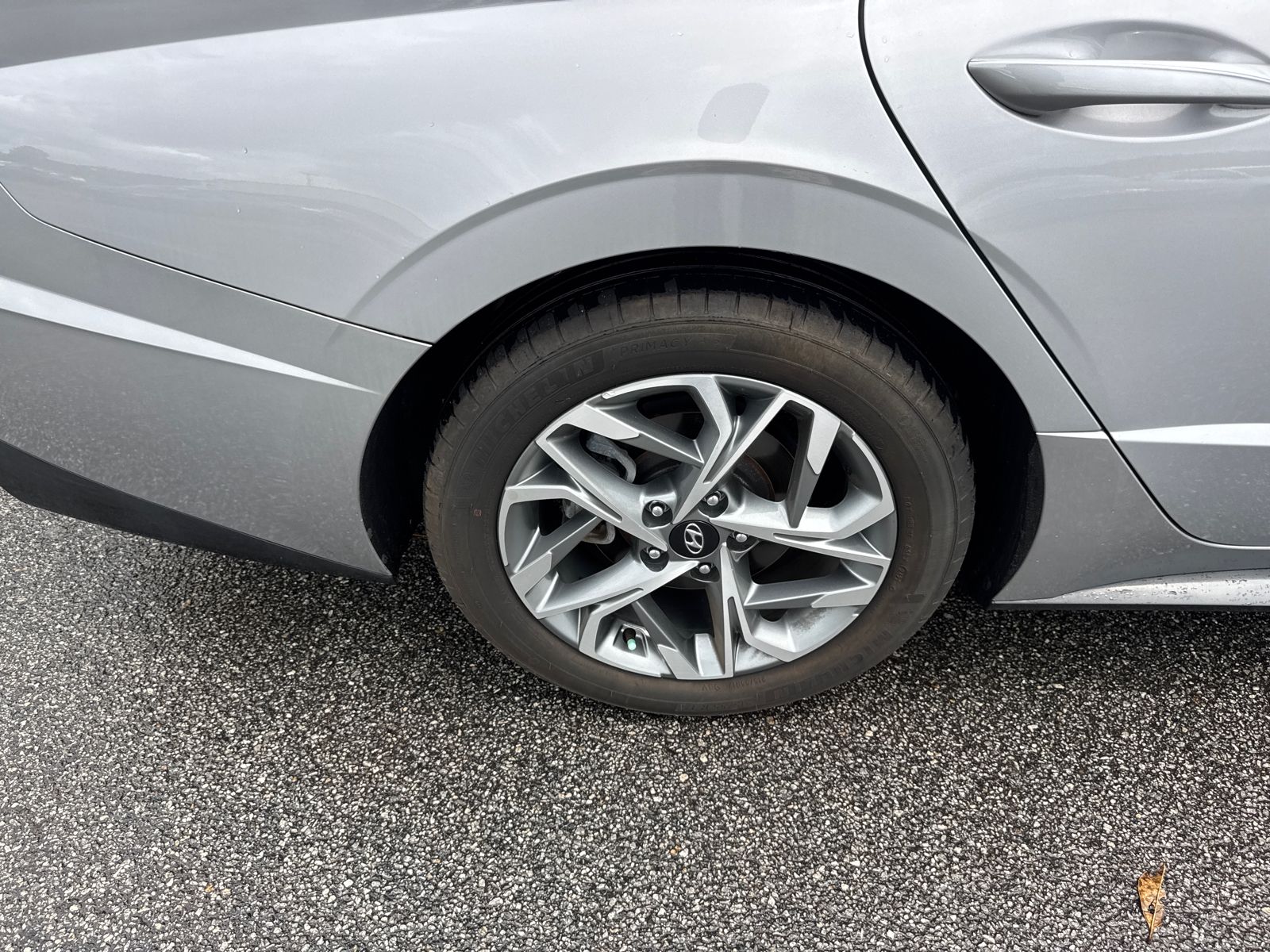 Used 2023 Silver Hyundai SEL image 17