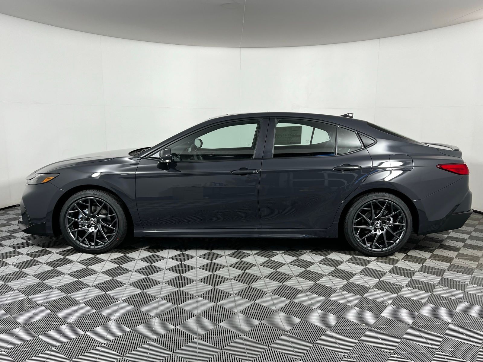 2025 Toyota Camry SE 8