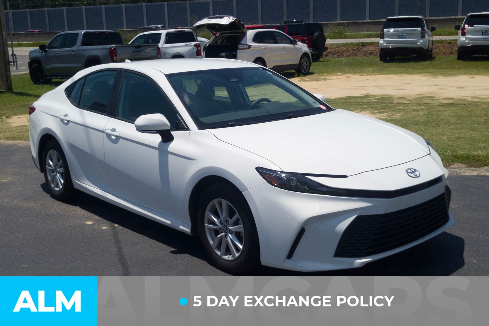 Used 2025 Ice Toyota LE image 3