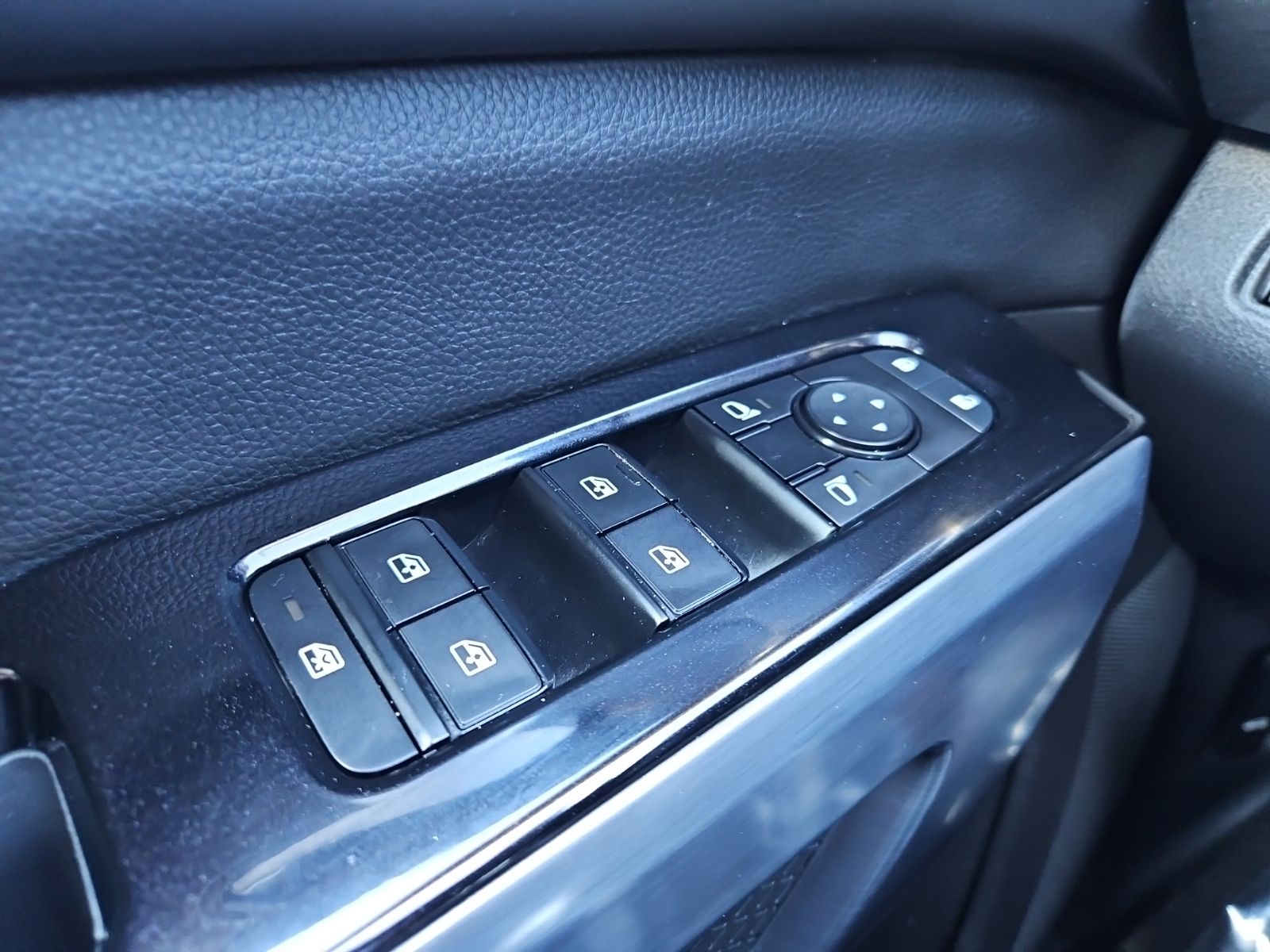 Used 2023 Black Nissan SL image 21
