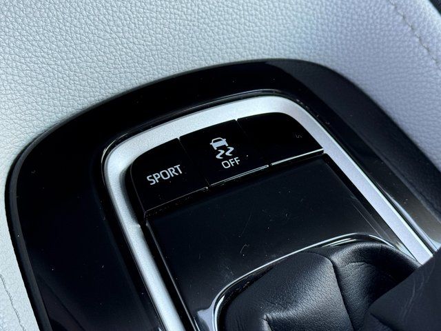Used 2020 White Toyota SE image 19