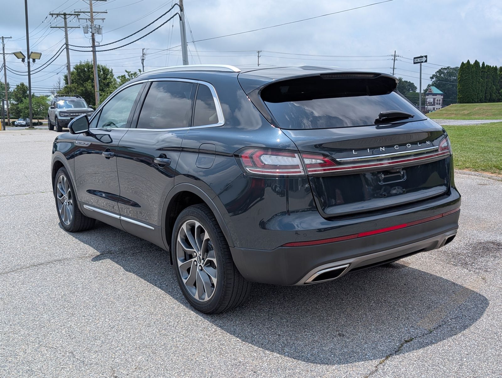 View vehicle photo 5