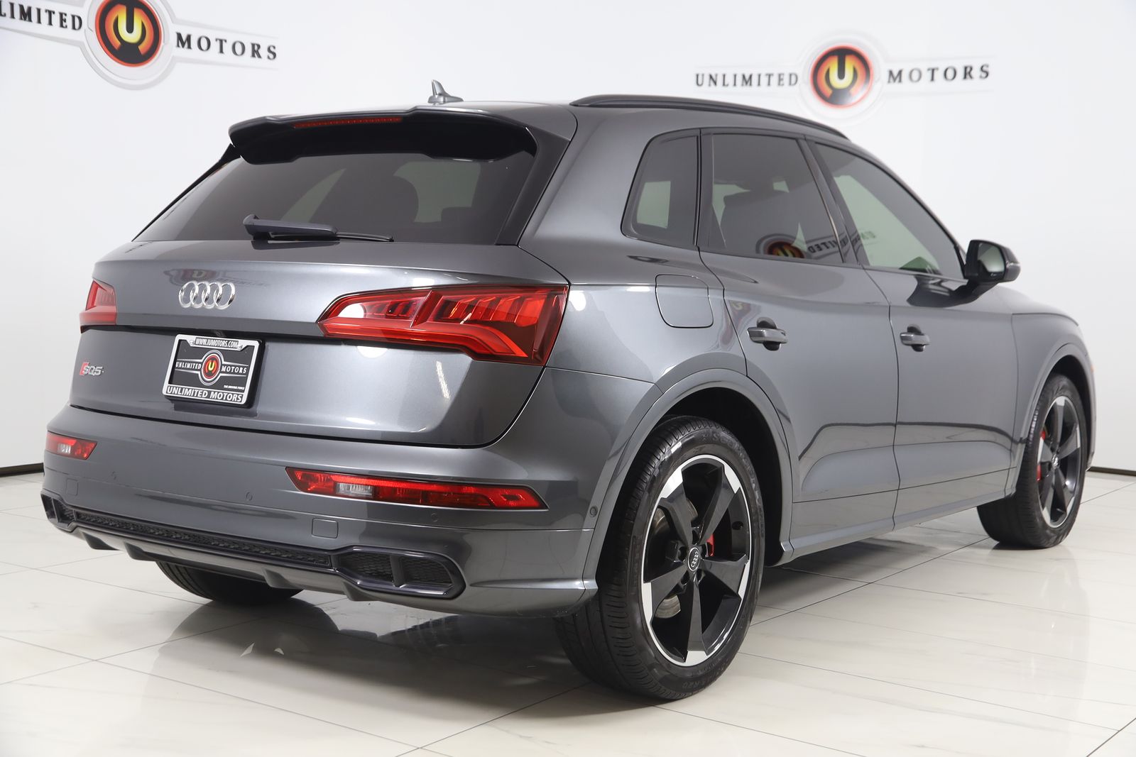 View vehicle photo 3