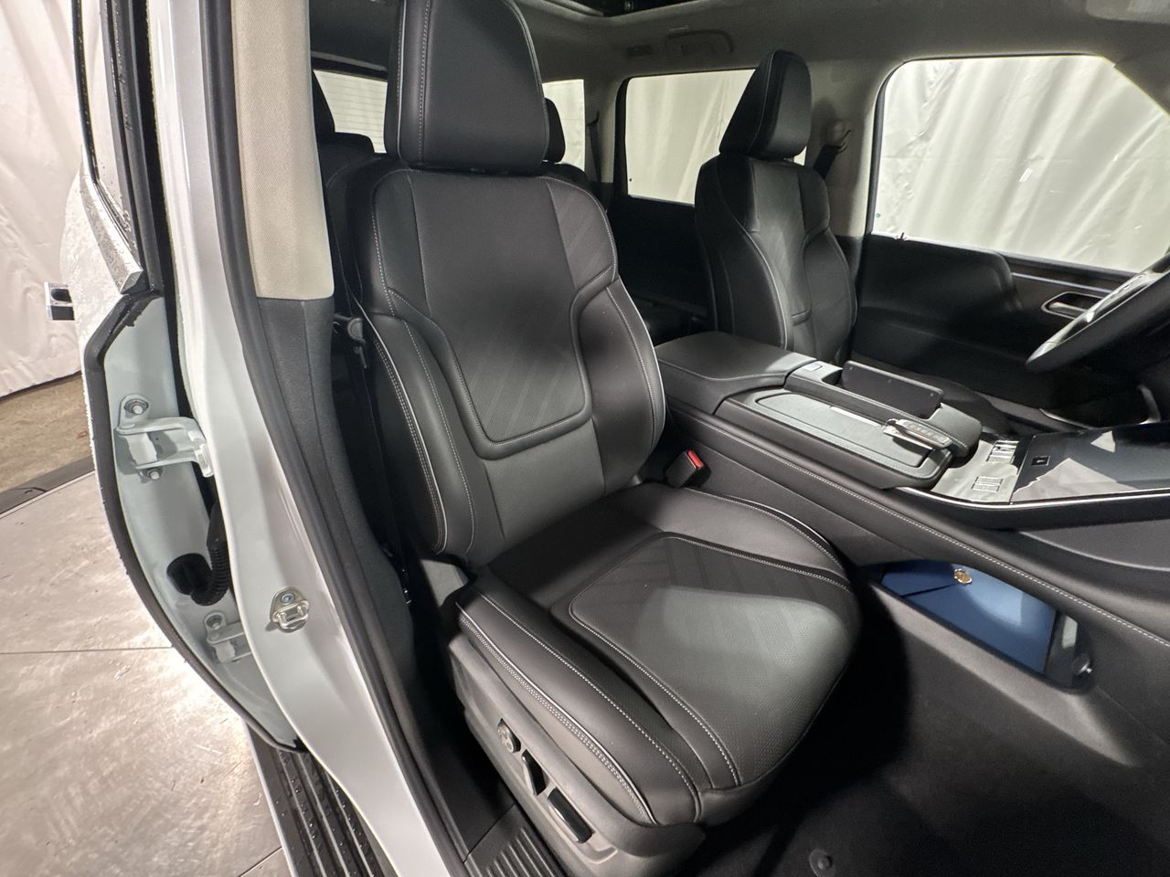 2025 Infiniti QX80 Luxe photo 26