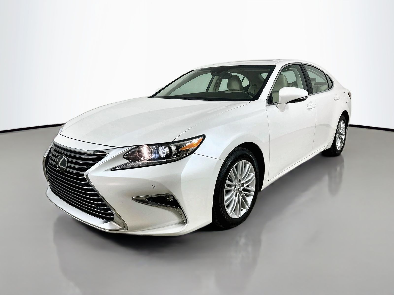 White Pearl 2018 Lexus ES Sedan Front-Wheel Drive 6-Speed Automatic